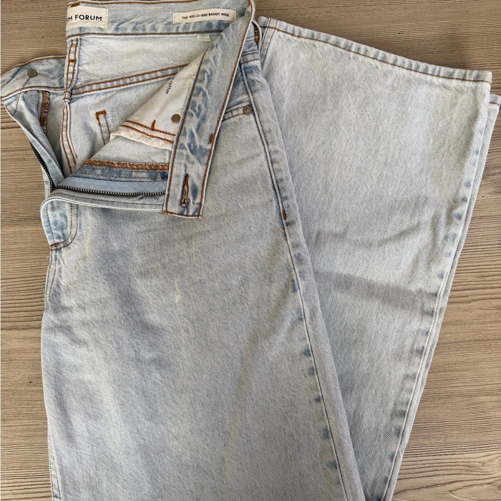 Aritzia Women's Light Blue Denim Jeans